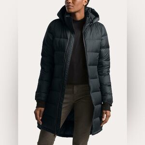 The North Face Women's Metropolis Puffer Parka III in Black | size Medium